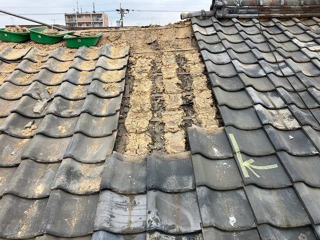 隣との境界を超えないように撤去